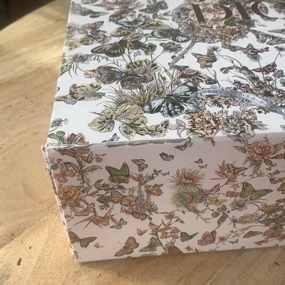 DIOR Gift Box - - Picture 8 of 11